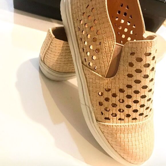 Nib MATA SLIP ON LASER CUT SNEAKERS IN BLUSH - Picture 3 of 10